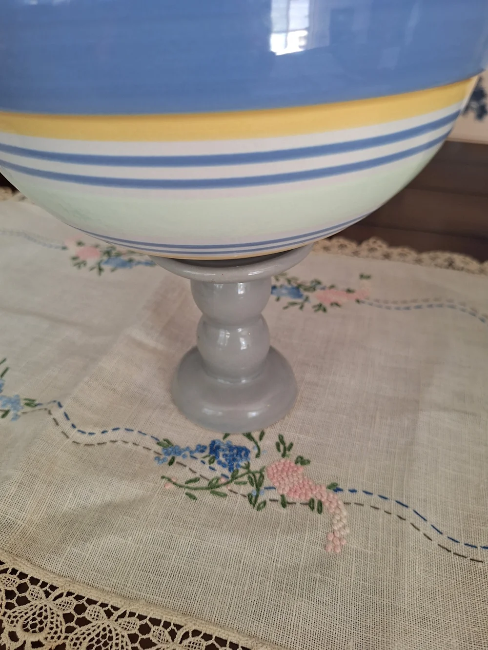 Pfaltzgraff White Ceramic Bowl with Yellow Rim